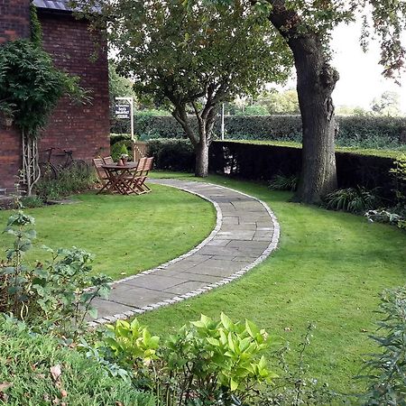 The School House Bed & Breakfast Warrington  Eksteriør bilde